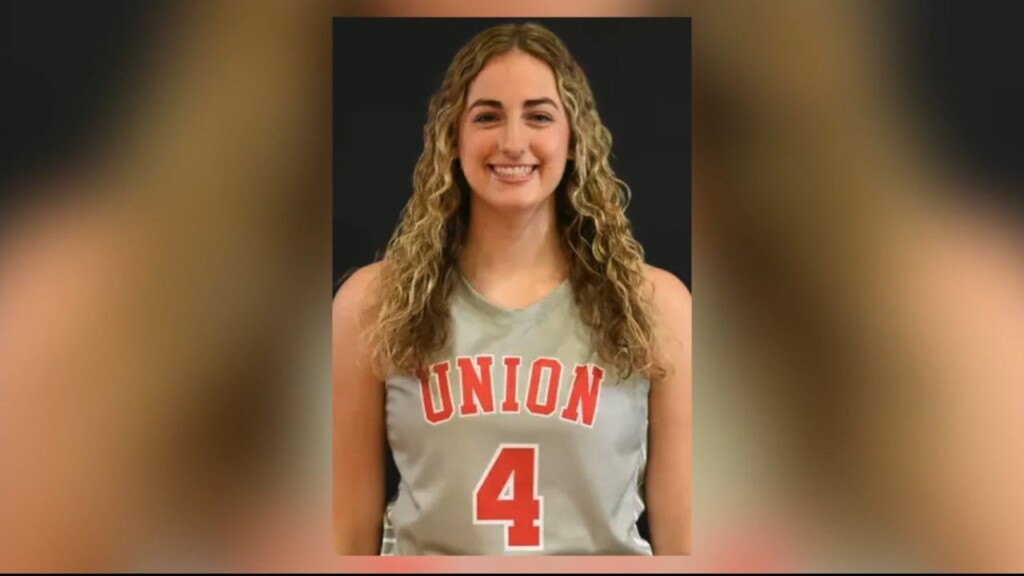 Union Macey Lee Brings In 500 Rebounds