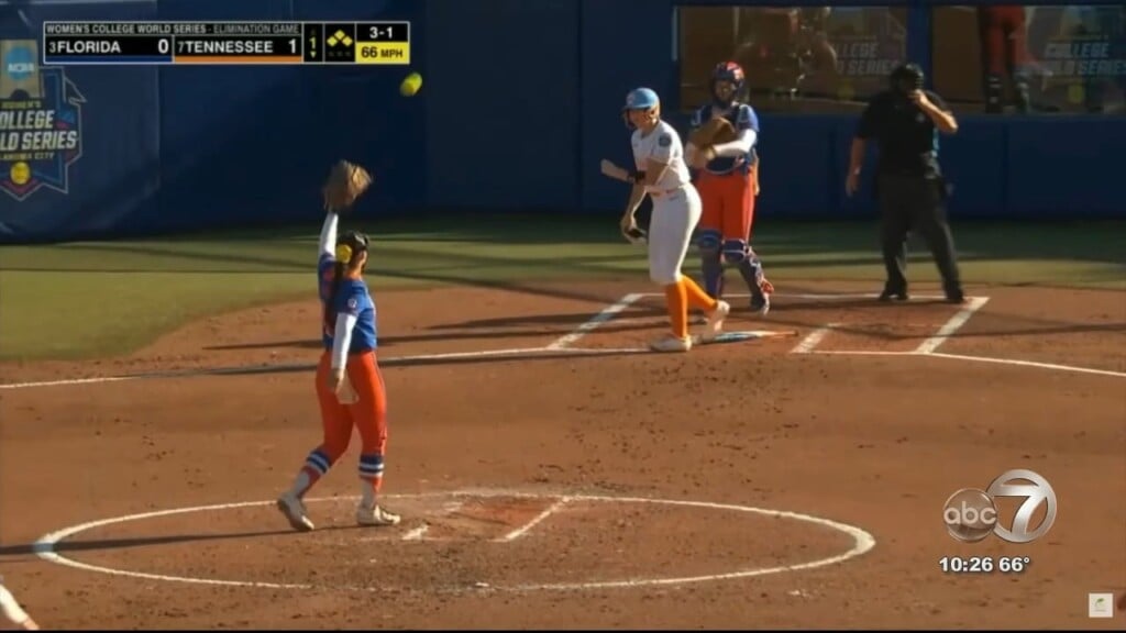 Lady Vols Softball Advance With Win Over Florida