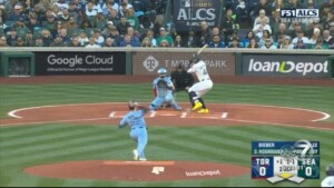 Blue Jays Get Win Against Marienrs To Be Down 2 1 In Series