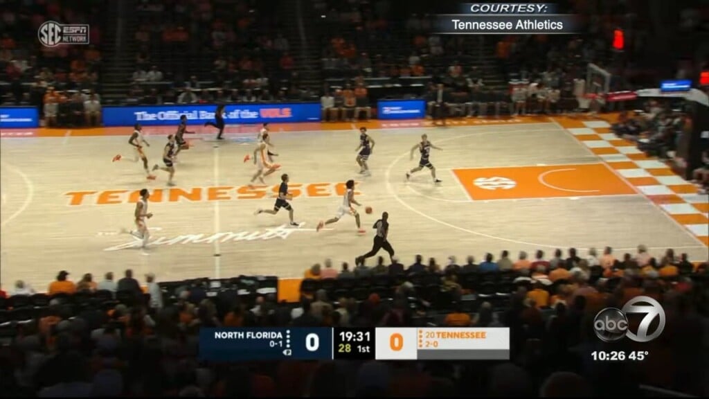 Vols Basketball Defeats North Florida
