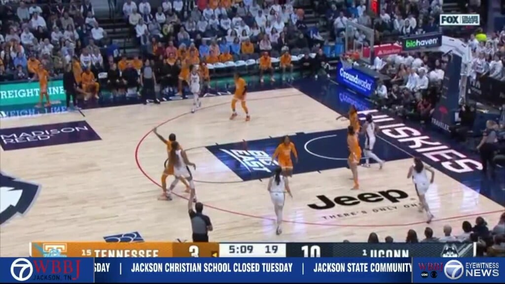 Lady Vols Fall To Uconn