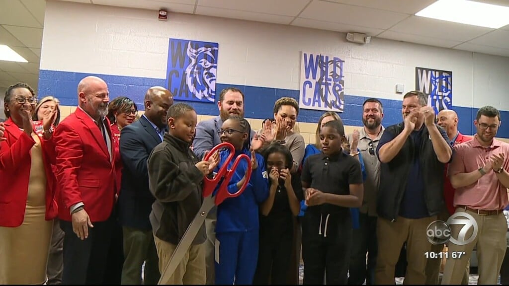 Leadership Jackson Team Helps Give Local School Lobby A Makeover