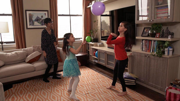julia-yip-williams-plays-with-daughters-620.jpg 