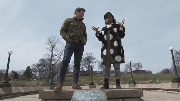 janelle-monae-tony-dokoupil-in-park-620.jpg 