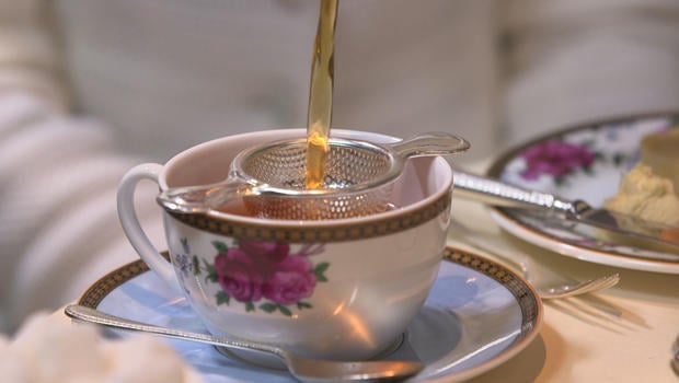 sunday-morning-in-london-tea-time-pouring-620.jpg 