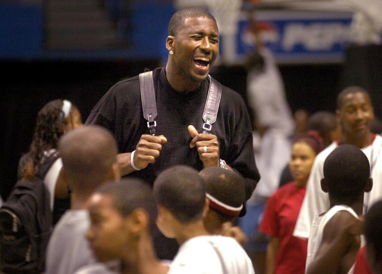 lorenzen-wright-hero-center.jpg 