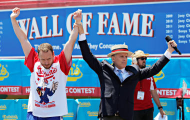 Joey "Jaws" Chestnut sets record in Nathan's Hot Dog Eating Contest 