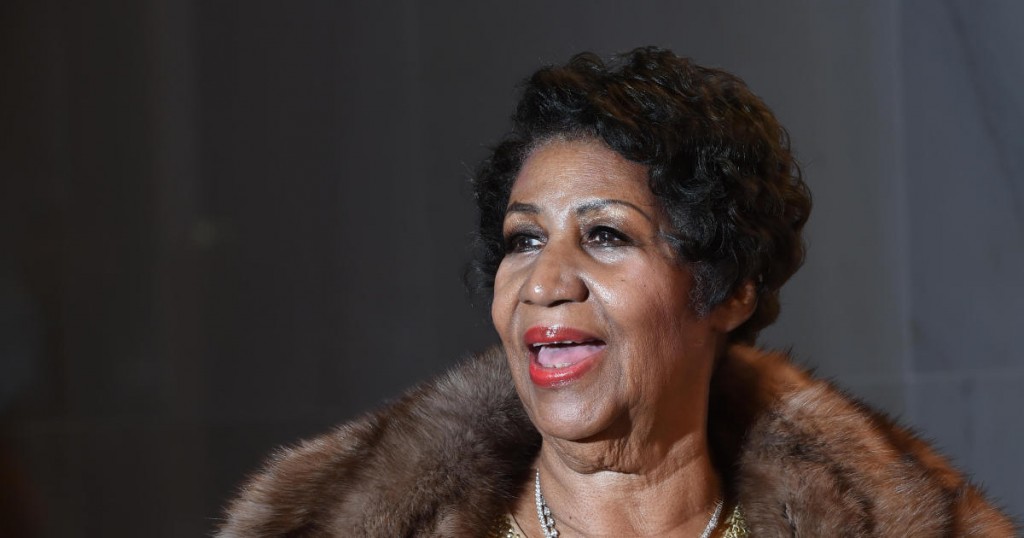 Aretha Franklin poses on the red carpet before the 38th Annual Kennedy Center Honors December 6