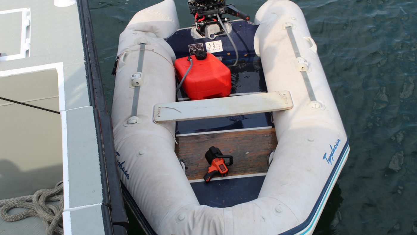 The dinghy boat (Photo source: KMGH-TV)