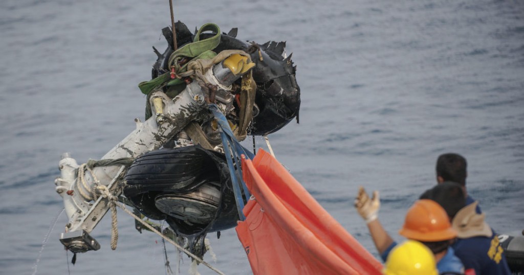 Rescuers use crane to retrieve part of the landing gears of the crashed Lion Air jet from the sea floor in the waters of Tanjung Karawang