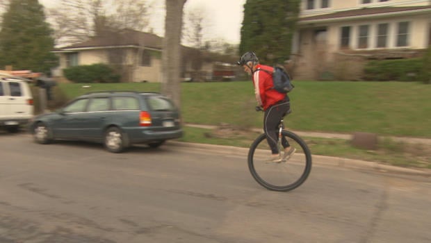 crazy-commutes-dan-hansen-on-his-unicycle-620.jpg 