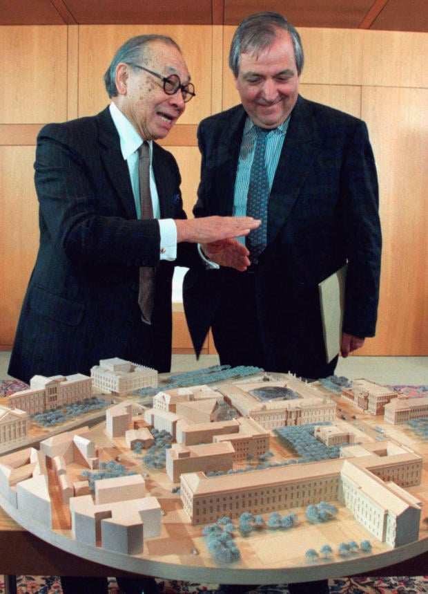 FILE PHOTO: Architect I.M. Pei (L) gestures as he explains a model of his design for the German Historical Museum in Berlin to Germany's Housing and Construction Minister Klaus Toepfer during a presentation in the chancellory in Bonn