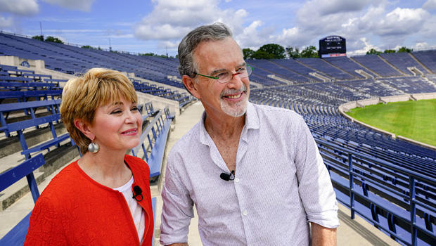 garry-trudeau-and-jane-pauley-yale-stadium-620.jpg 