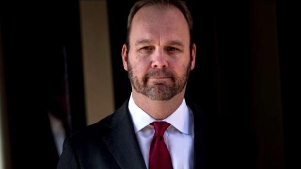 cbsn-fusion-rick-gates-pleads-guilty-in-russia-probe-thumbnail-1508159-640x360.jpg 