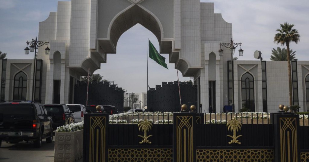 The motorcade of US Secretary of State Mike Pompeo enters the Saudi Royal Court in Riyadh on January 14