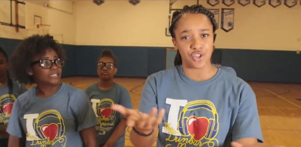 students-sing.jpg 