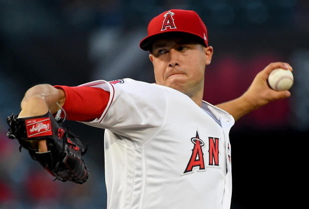 Tyler Skaggs' mom throws first pitch in Angels' 1st home game