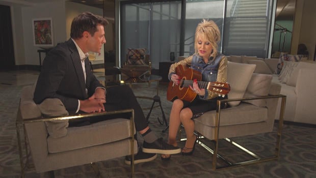 dolly-parton-tony-dokoupil-guitar-620.jpg 