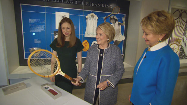 hillary-clinton-chelsea-clinton-jane-pauley-with-billie-jean-king-tennis-racquet.jpg 