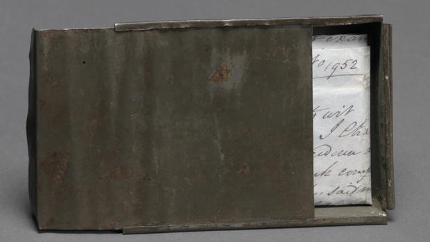 tin-wallet-smithsonian-620.jpg 