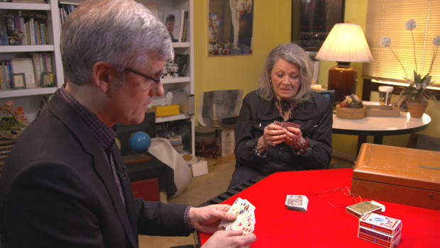 angie-dickinson-mo-rocca-poker-620.jpg 