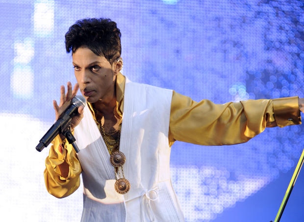 prince performing