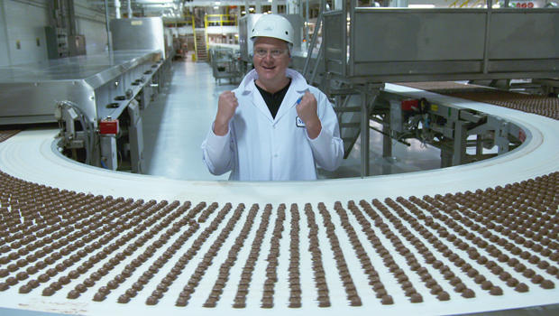 luke-burbank-at-mars-candy-factory-620.jpg