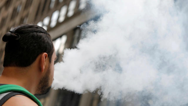 vaper-nicole-crumley-and-her-dad-a-smoker-620.jpg 