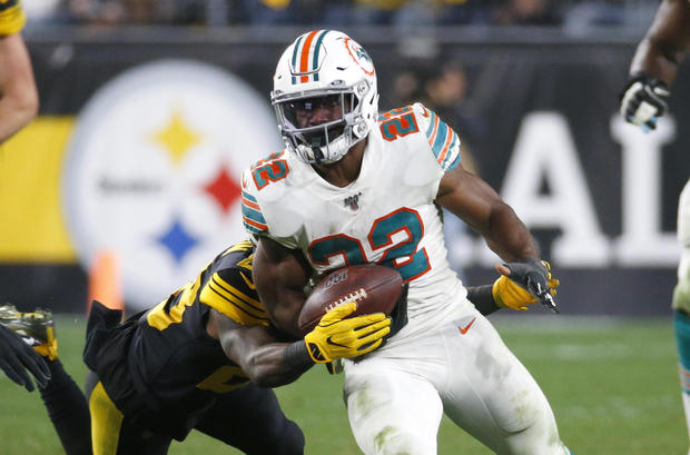 Dolphins sign former Bengals running back who was arrested three