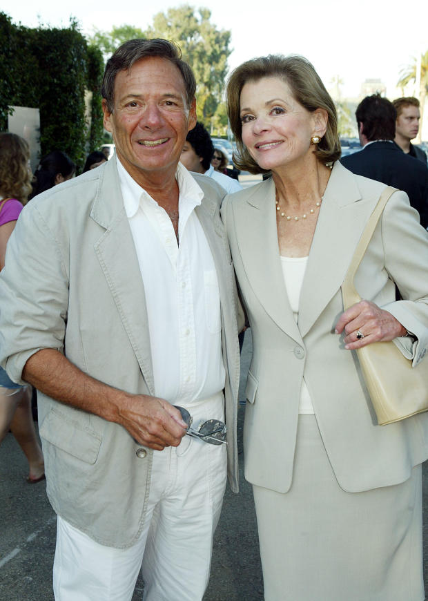 LOS ANGELES - AUGUST 13:  Actress Jessica Walter (R) and husband Ron Leibman arrive at a cocktail party and script reading for FOX-TV's "Arrested Development" at the Wadsworth Theater on August 13