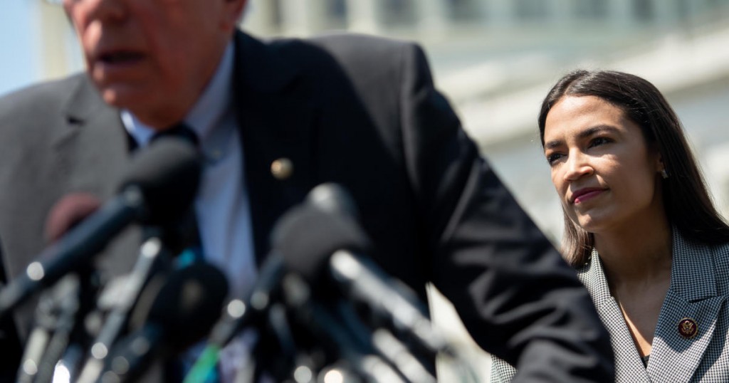 US Senator Bernie Sanders (L)