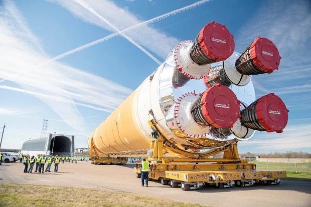 031020-sls-rollout.jpg 