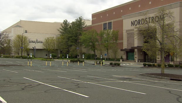 department-stores-empty-parking-lot-620.jpg 