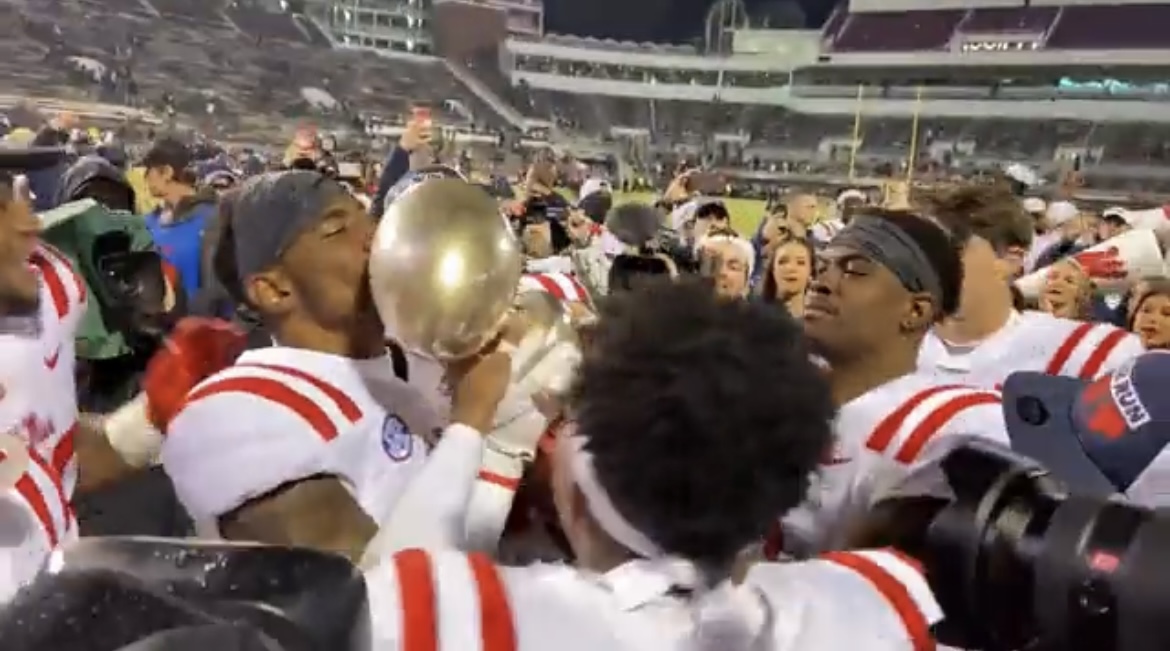 Ole Miss loses Egg Bowl to Mississippi State on missed Pee-AT