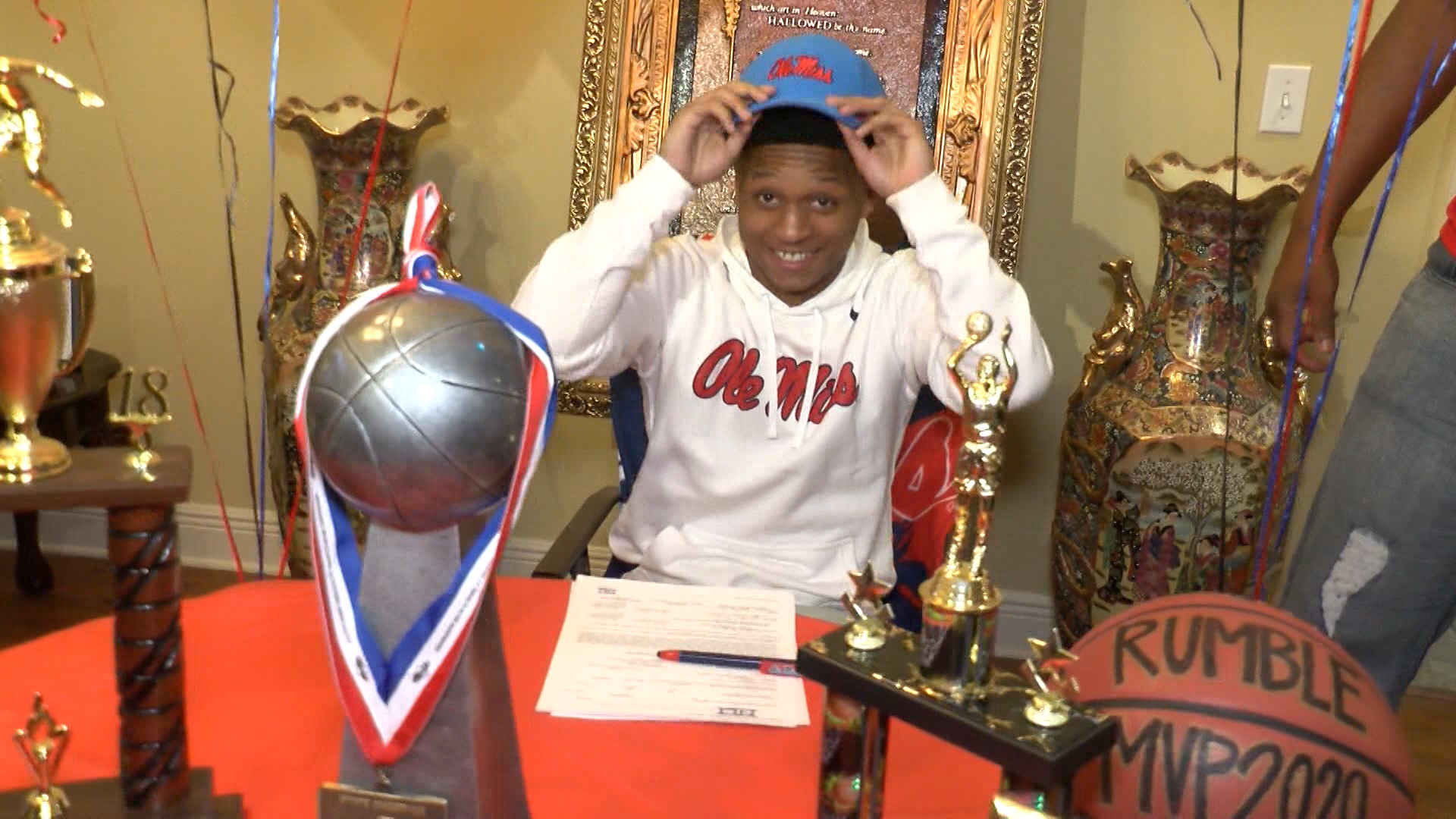 Ole Miss guard Daeshun Ruffin to miss four weeks due to injury