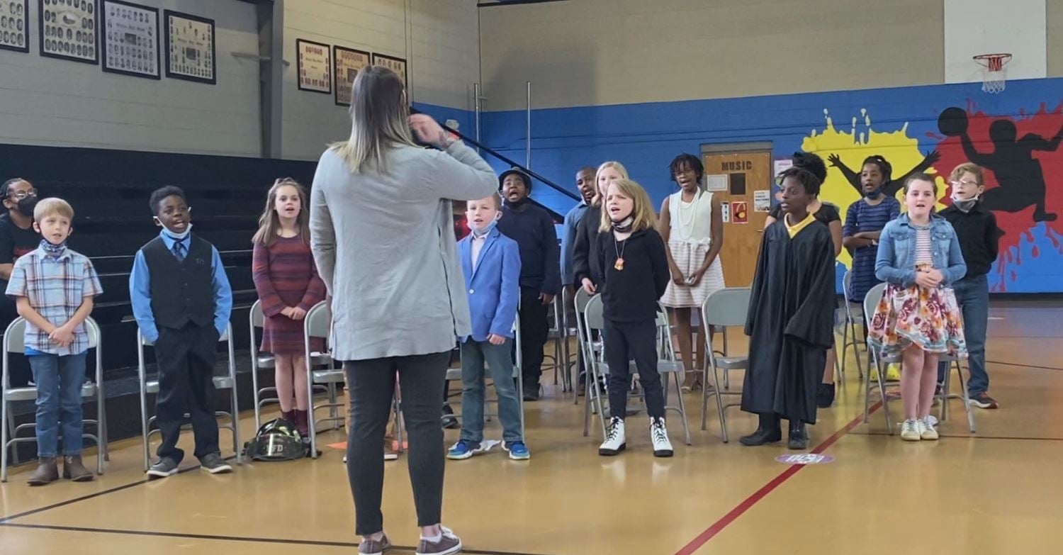 West Elementary School staff and students are honoring local leaders - Vimarsana News