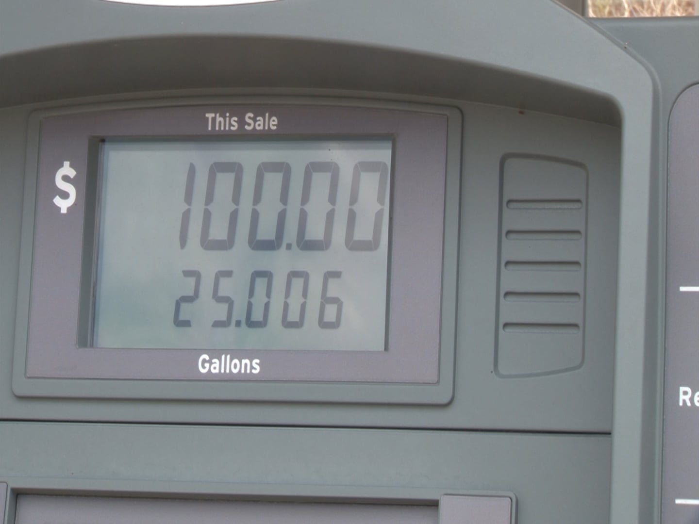 Students question their spring break plans as gas prices rise - Vimarsana News