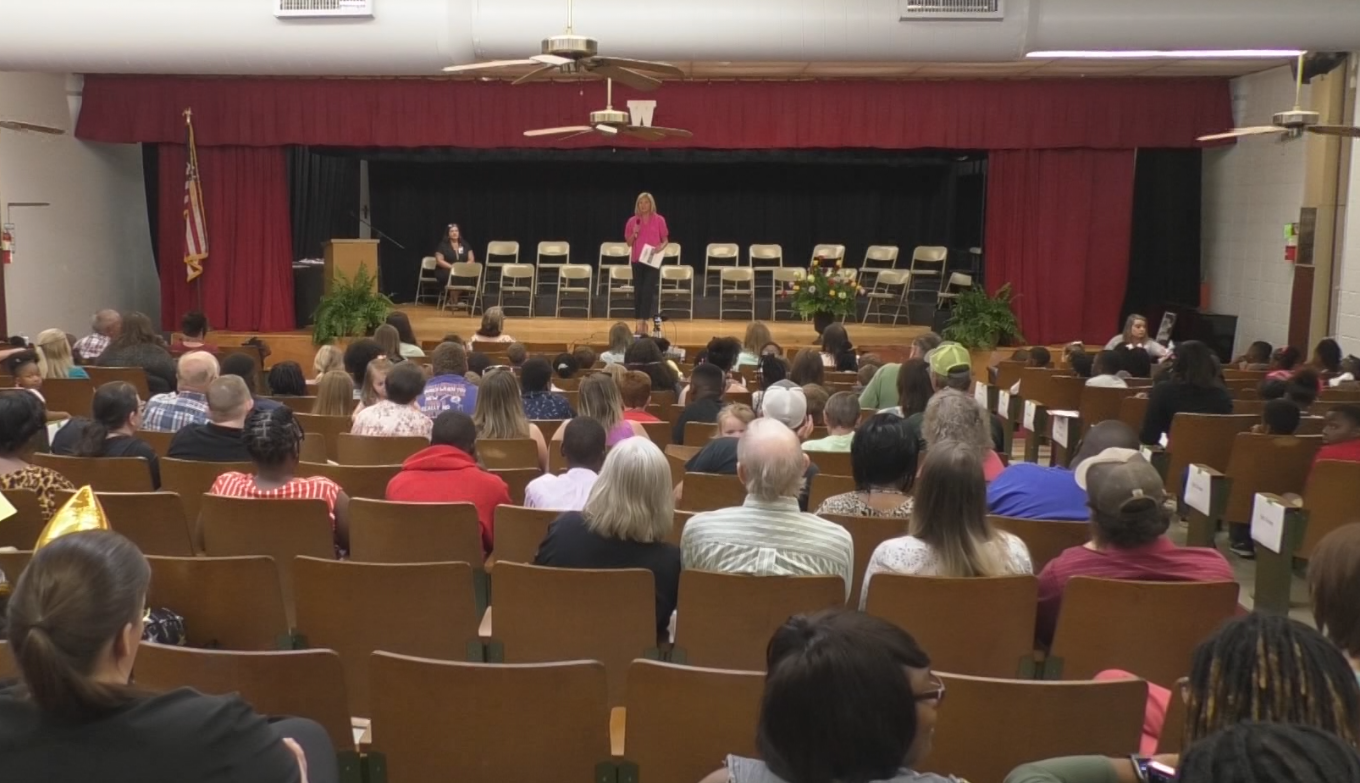 Mississippi's First Lady visits Weir Elementary for book presentation