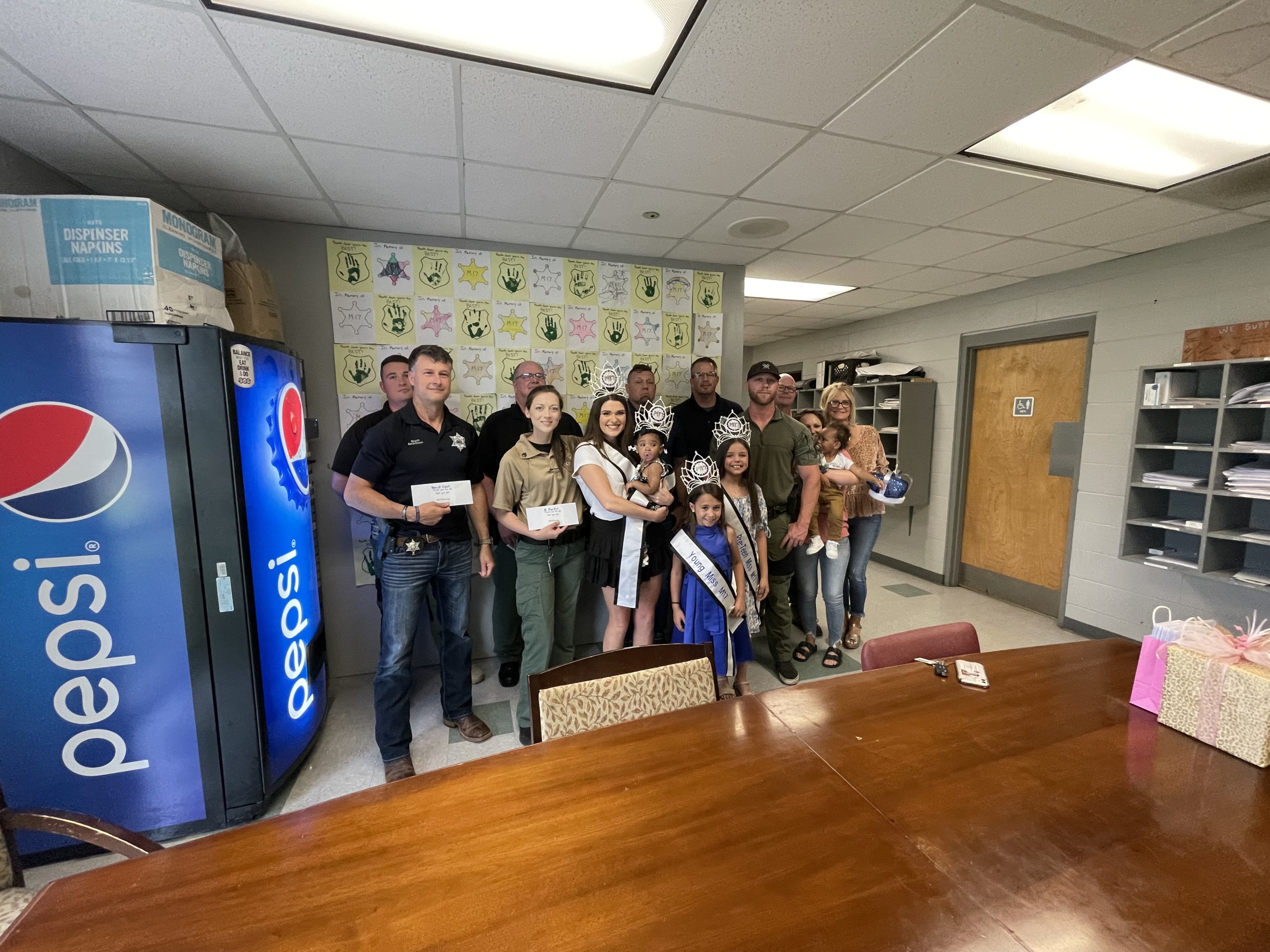 M 17 Pageant winners deliver gifts to Monroe County Sheriff's Deputies - Vimarsana News