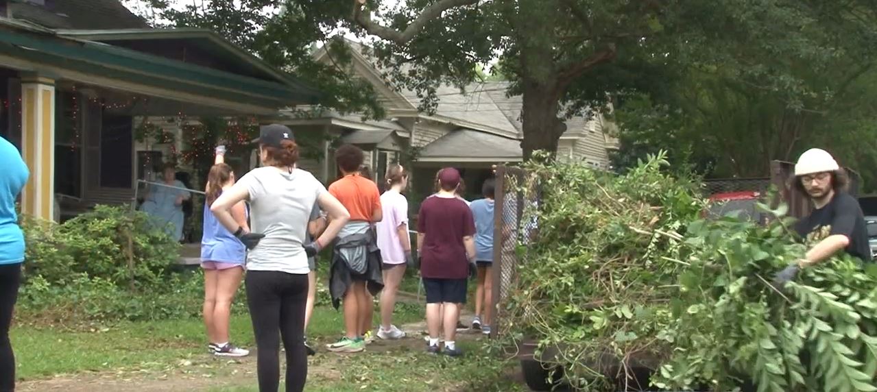 Organizations around the Friendly city help a family with home repairs - Vimarsana News