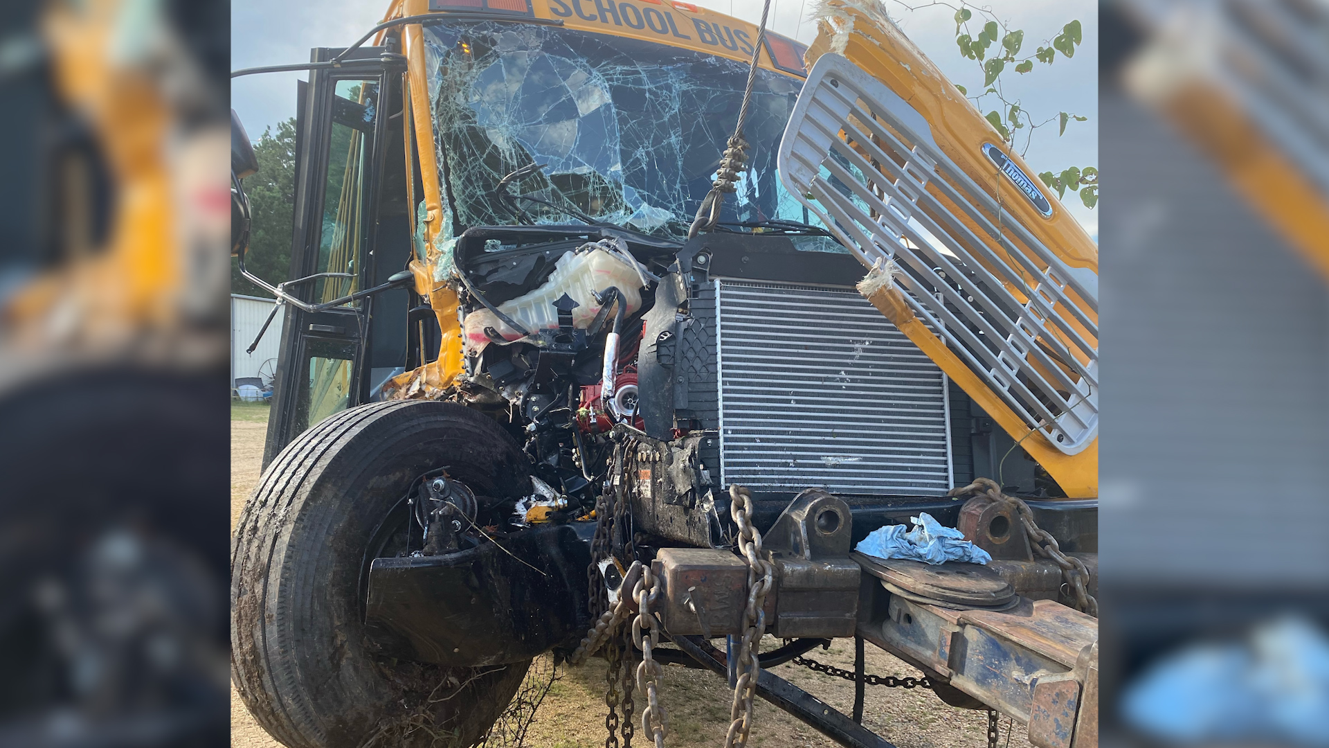 School Bus in Sulligent crashes and leaves bus driver and students injured - Vimarsana News