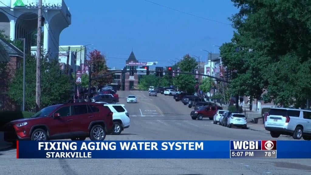 Crews Working In Starkville To Repair A Water Line