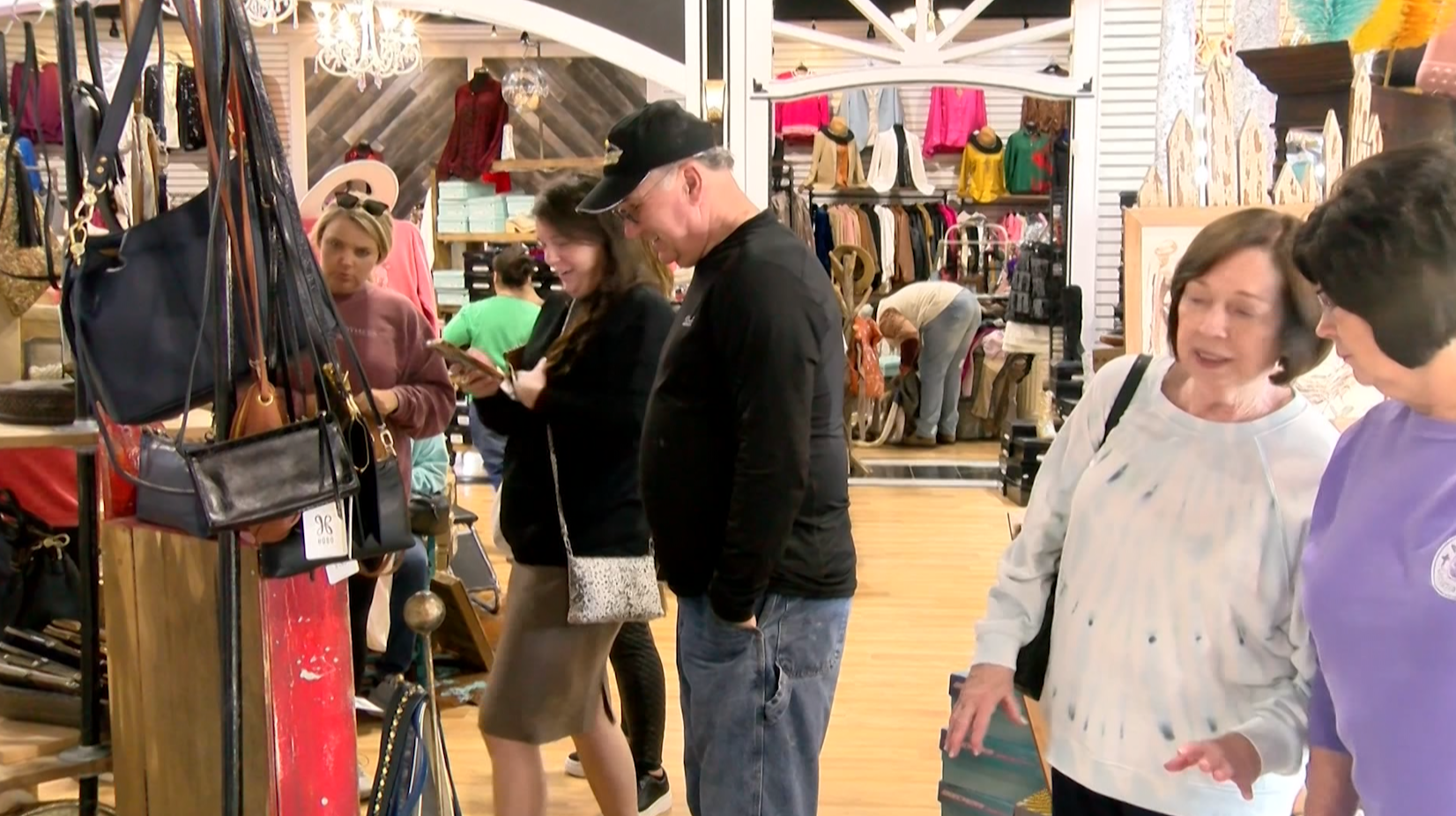 Big crowds gather in Aberdeen for Black Friday shopping - Vimarsana News