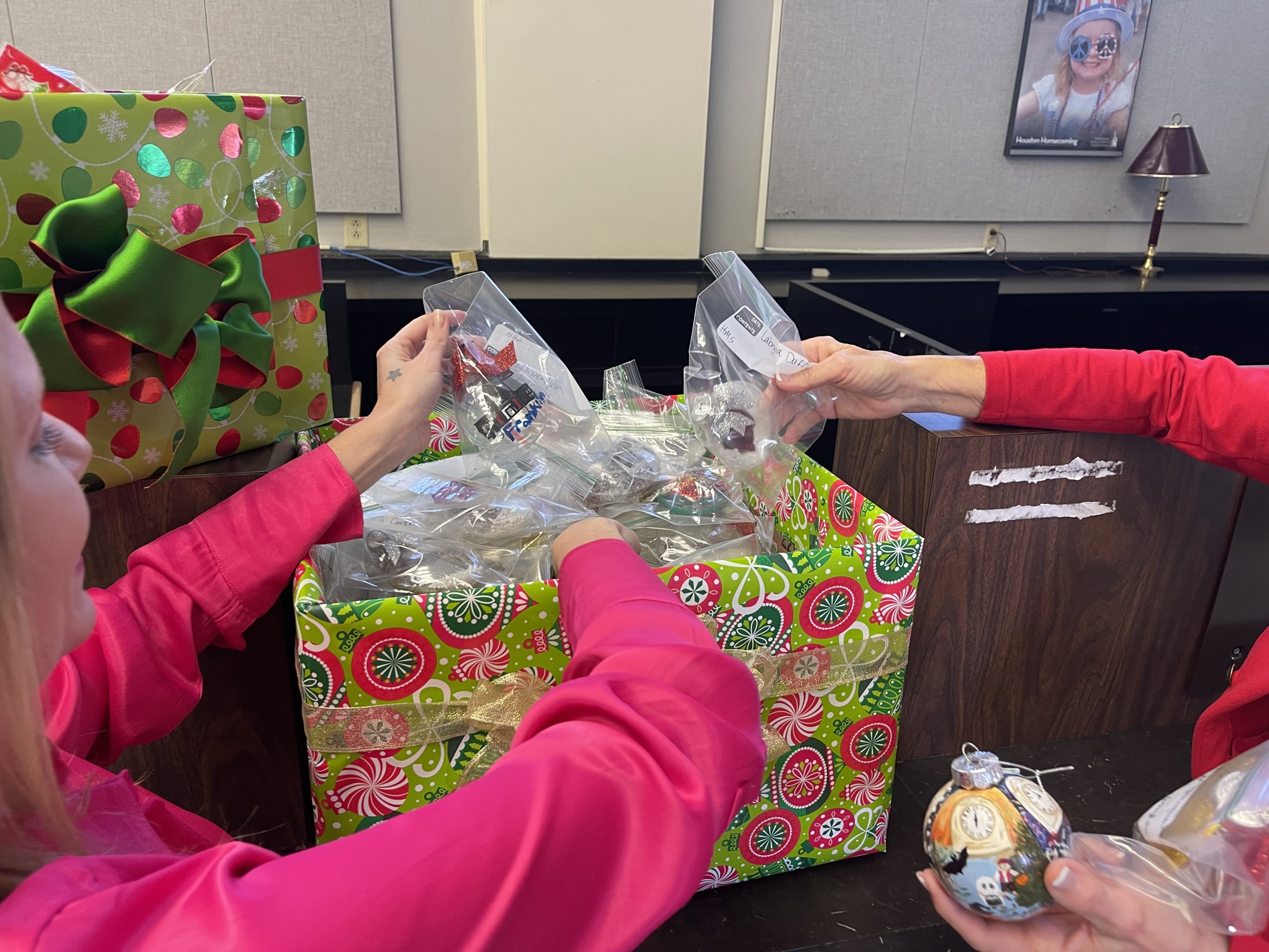 HCA sponsors Christmas ornament contest for tree at Governor's mansion - Vimarsana News
