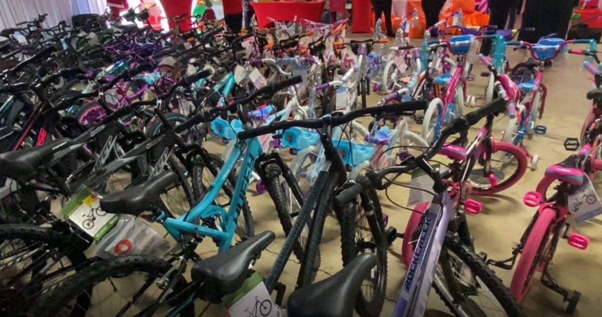 Santa Claus made his stop early in Aberdeen. - Vimarsana News