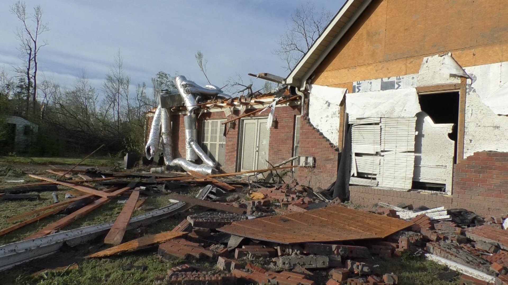 Families in Pontotoc react to damaging storms Families in Pontotoc react to damaging storms