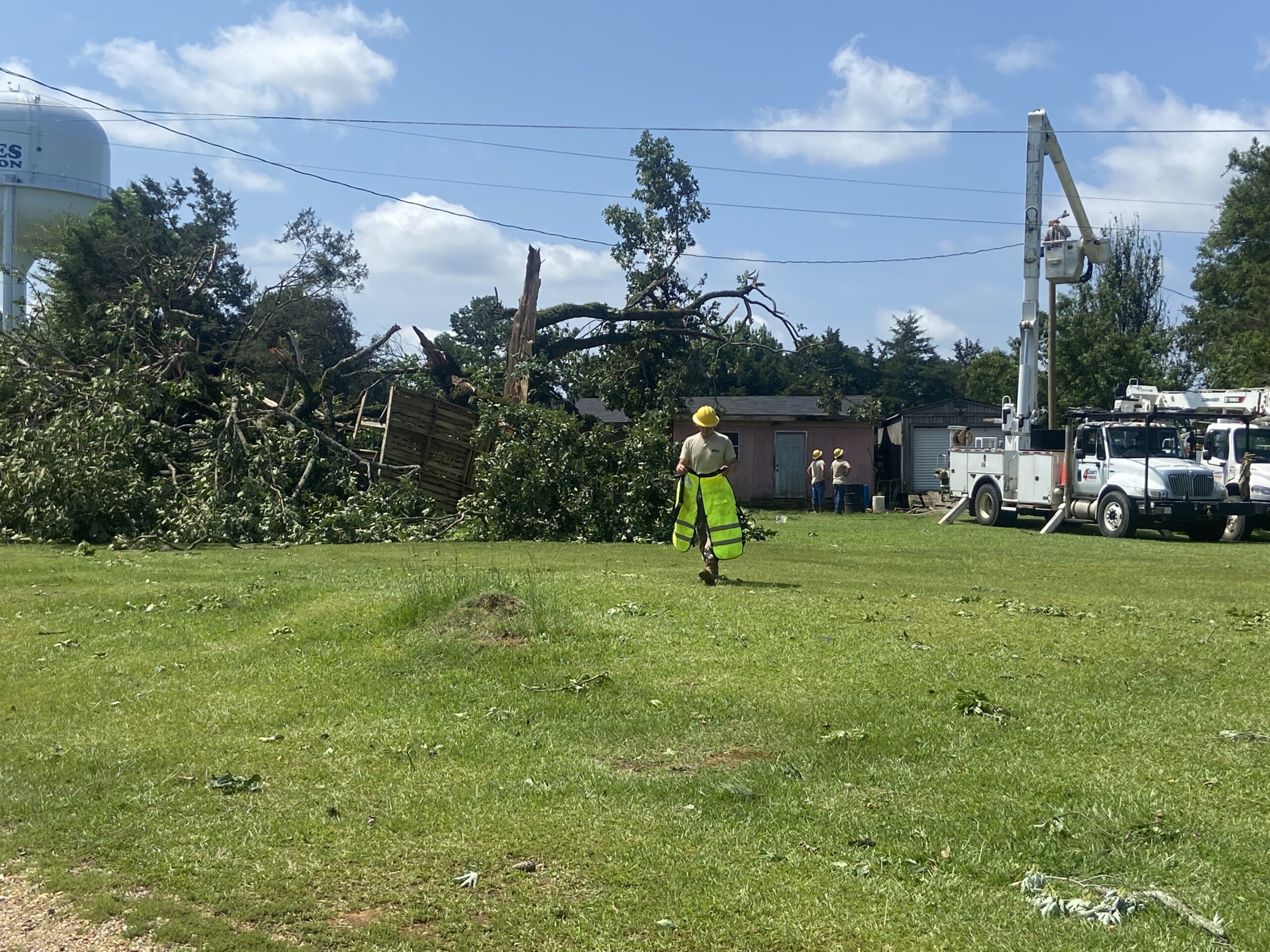 Local utility companies work to clean up after strong storms - Vimarsana News