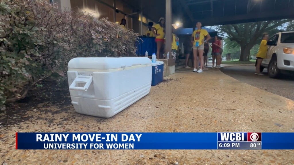 Rain Soaks Boxes But Not Spirits As Muw Students Move Onto Campus