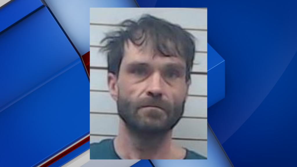 Lee County deputies arrest man for allegedly selling meth