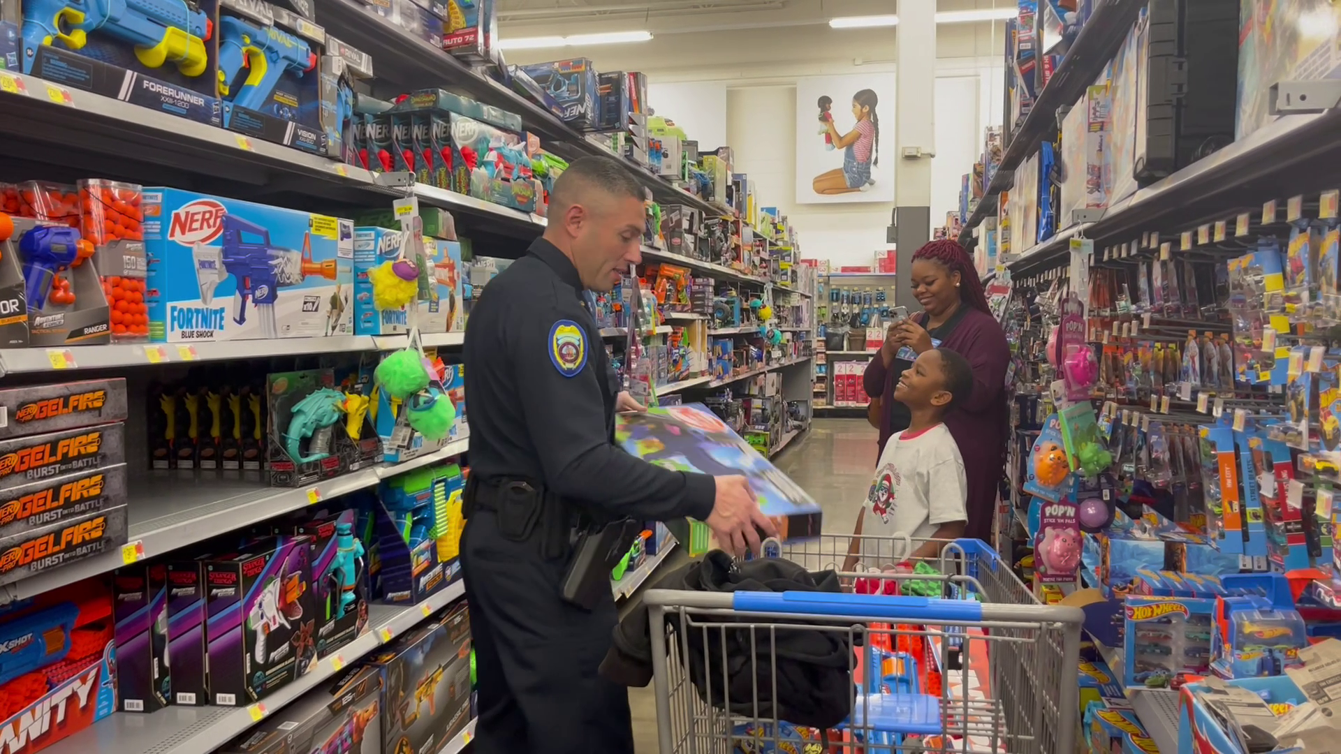 Tupelo's Shop with a Cop: Kids check items off Christmas wish lists - Vimarsana News